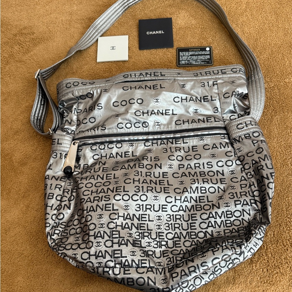 Chanel logo maniac Silver top handles / crossbody tote Bag
